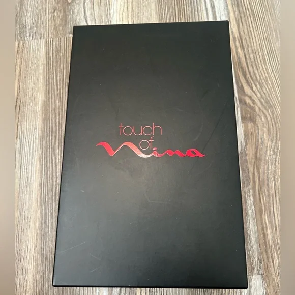 ⭐️Touch of Nina sliver heels size 7.5 ⭐️ - Picture 6 of 8